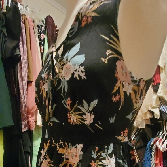 TAYLOR & SAGE DRESS- SIZE MEDIUM - Picture 5 of 8